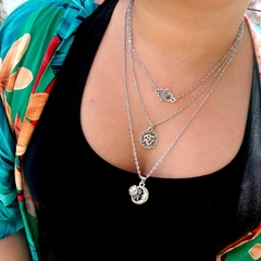 Colar Gargantilha Camadas Boho Chic Hamsá Lua e Sol - comprar online