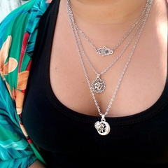 Colar Gargantilha Camadas Boho Chic Hamsá Lua e Sol