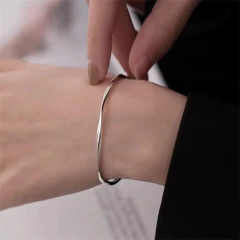 Bracelete Moderna Prateada