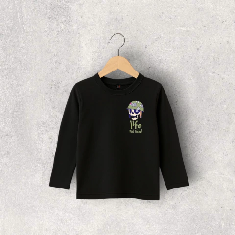 REMERA ALGODON MANGA LARGA NEGRA WAR NIÑO