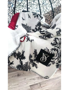 Manta con sherpa Victoria’s Secret