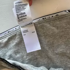 Tanga Calvin Klein en internet