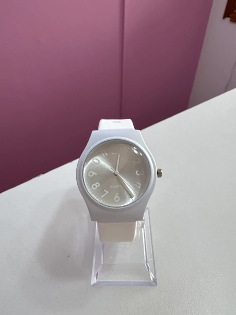 Reloj goma blanco
