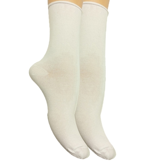 Medias altas estilo soquete de mujer color blanco, con puño soft de la marca Peter Pan. Ropa interior confeccionada en algodon y lycra, talle unico. Perfecto para todos los dias.