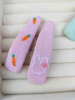 Tic tac bordado coelhinha e ovelinha - comprar online