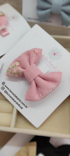 Laços de linho personalizados com o nome da princesa