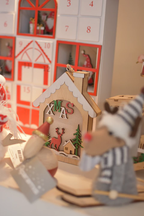 CASITA X-MAS DE MADERA CON LUZ