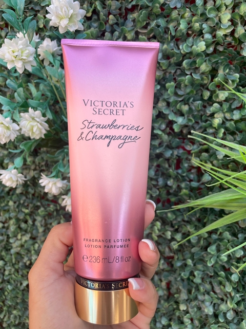 crema vs strawberries & champagne