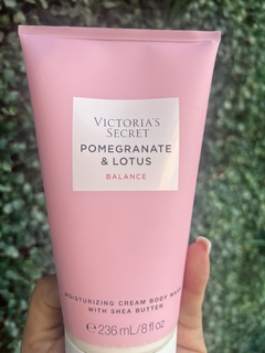 Crema Victoria's Secret "Coconut" Pomegranate & Lotus - comprar online