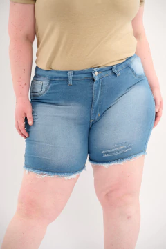 SHORTS DE JEAN STONE CON ROTURA - tienda online