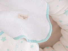 Imagen de Toallon con capucha en TUSOR estampado estrellitas