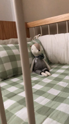 Set Acolchado cuadros + chichoneras lisas cuna funcional