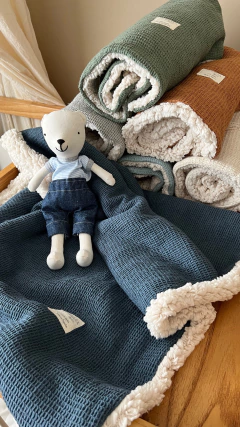 Mantita recibidora Nido de abeja y Corderito + Muñeco coneja/o Oso/a Apego