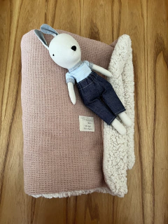 Mantita recibidora Nido de abeja y Corderito + Muñeco coneja/o Oso/a Apego - comprar online