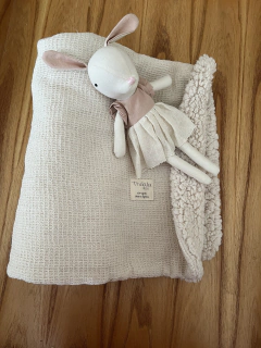 Mantita recibidora Nido de abeja y Corderito + Muñeco coneja/o Oso/a Apego - TRULALADECO