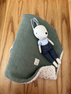 Imagen de Mantita recibidora Nido de abeja y Corderito + Muñeco coneja/o Oso/a Apego