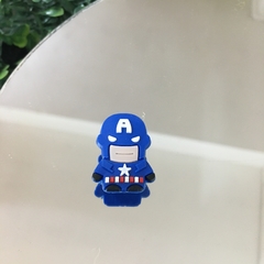 APLIQUE PARA CROKS (1 UNIDAD) ZA30 (MEDIDA: 2,5 x 1,9 cm) CAPITAN AMERICA