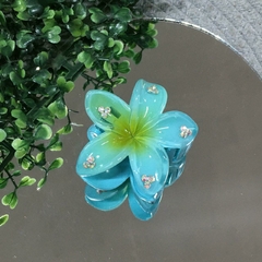 BROCHE FLOR HAWAIANA CON STRASS VERDE (6CM) COL6823 - comprar online