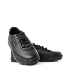 Imagen de zapatilla cuero negro