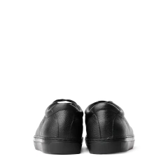 zapatilla cuero negro