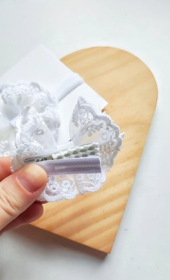 Laço tule rendado branco m 8cm (faixinha ou bico de pato) - comprar online