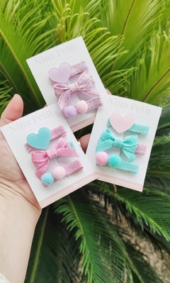 Trio coração lacinho e pompom (bico de pato 4,5cm)