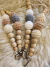 Portachupetes Madera y Crochet - Calma Bambini