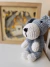 Tobias : mini perrito sentado - Calma Bambini