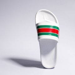 Chinelo Gucci na internet