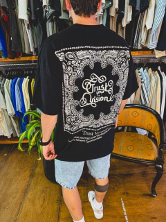 Remera Vision Negra