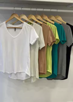 Remera Basica Cuello V (2510100) - comprar online