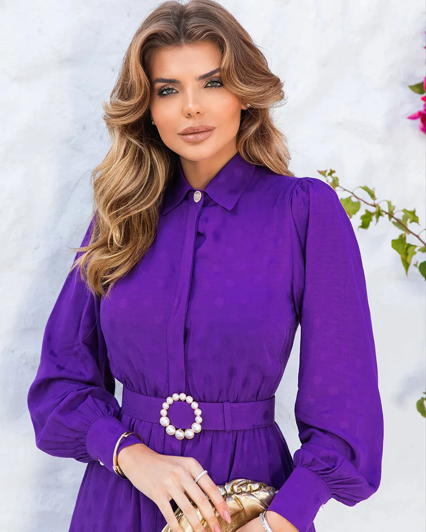 Vestido Poá Manga Longa com Botões Pérola e Cinto Roxo