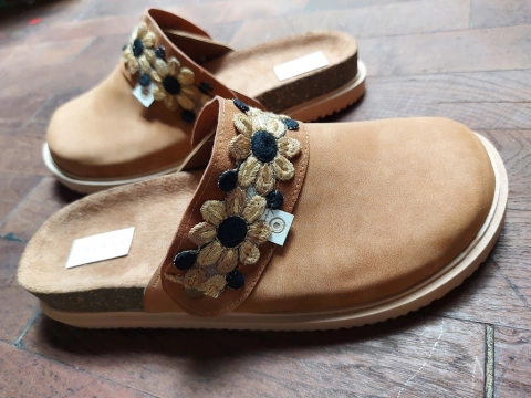 A D O L F A S U E L A