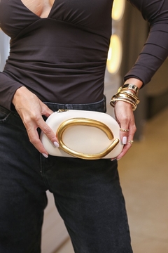 754 - Clutch Zara na internet