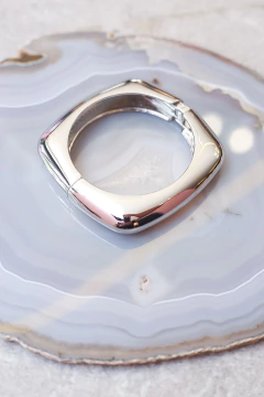 273 - Bracelete Quadrado na internet