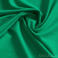 Lacroix - Verde Folha cor 824 Pantone® 15-5534