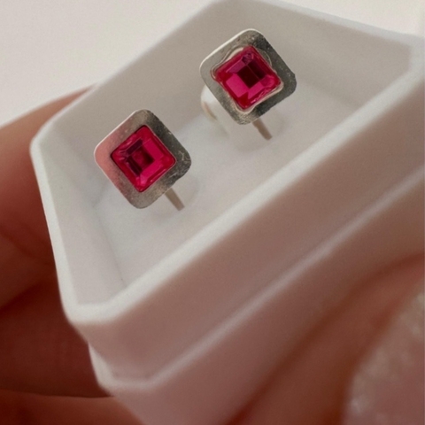 Abpl 676 cuadrado con cristal rojo