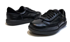 Imagen de Zapatillas de cuero vacuno negro liso con cordones y liviana - Calisto