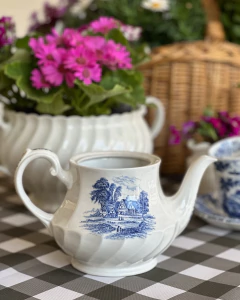 Tetera sin tapa de loza inglesa Ridgway. Mínimo detalle en el pico. - comprar online