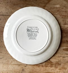 Plato de postre de loza inglesa Johnson Bros, Coaching Scenes. 17 cm. Posee leve craquel. - comprar online