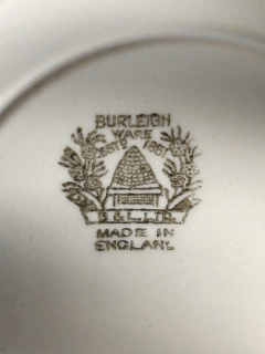 Tetera de loza inglesa Burleigh Ware. Circa 1930. en internet