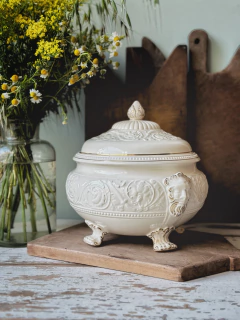 sopera de loza inglesa Wedgwood.