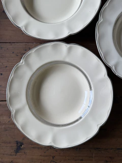 Plato hondo Johnson Bros Victorian. 23 cm.