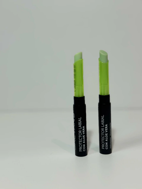 labial cristal protector con aloe vera hidratante - humectante