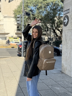 Mochila aniversario beige en internet