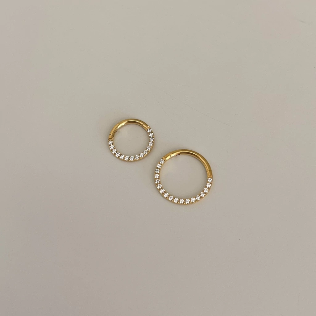 Piercing kymo dourado - titânio