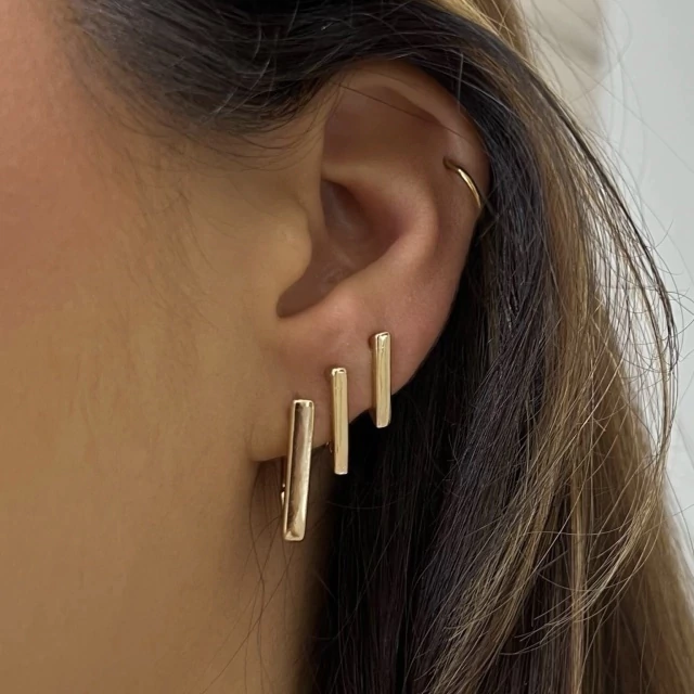 Argola Triângulo Basic dourado - Semijoia