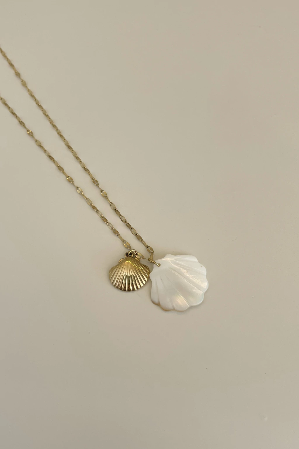Colar Aura Concha dourado - Semijoia
