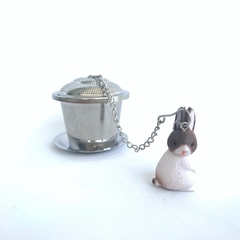 Cesta inox com pingente coelho na internet