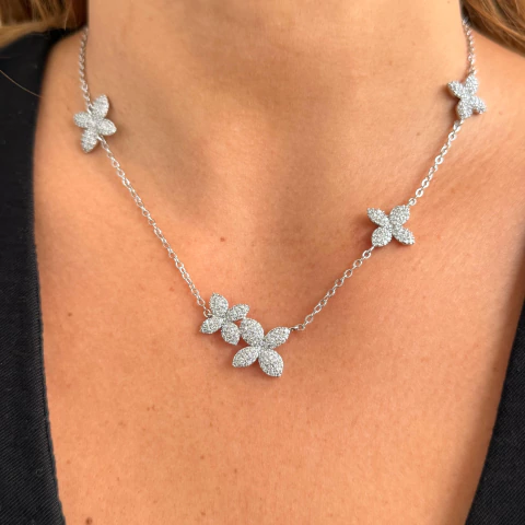 Conjunto prateado flor brinco + colar